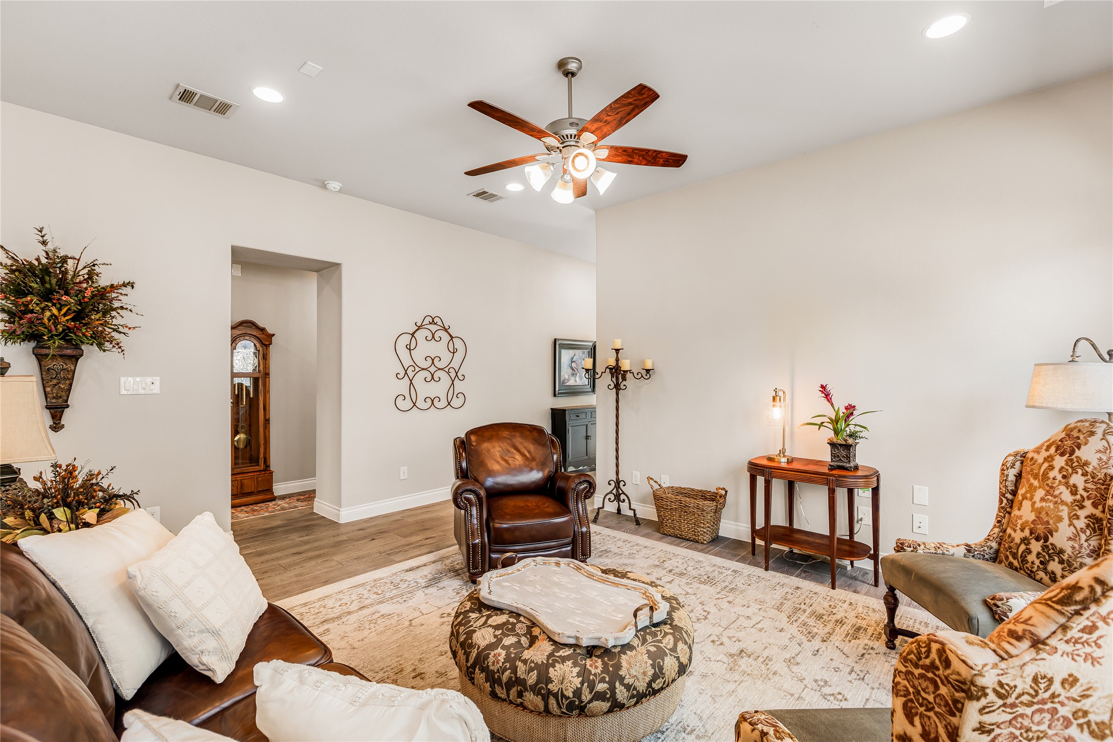 220 Freeman Loop Liberty Hill, TX 78642 - Photo 11 of 40 Living room