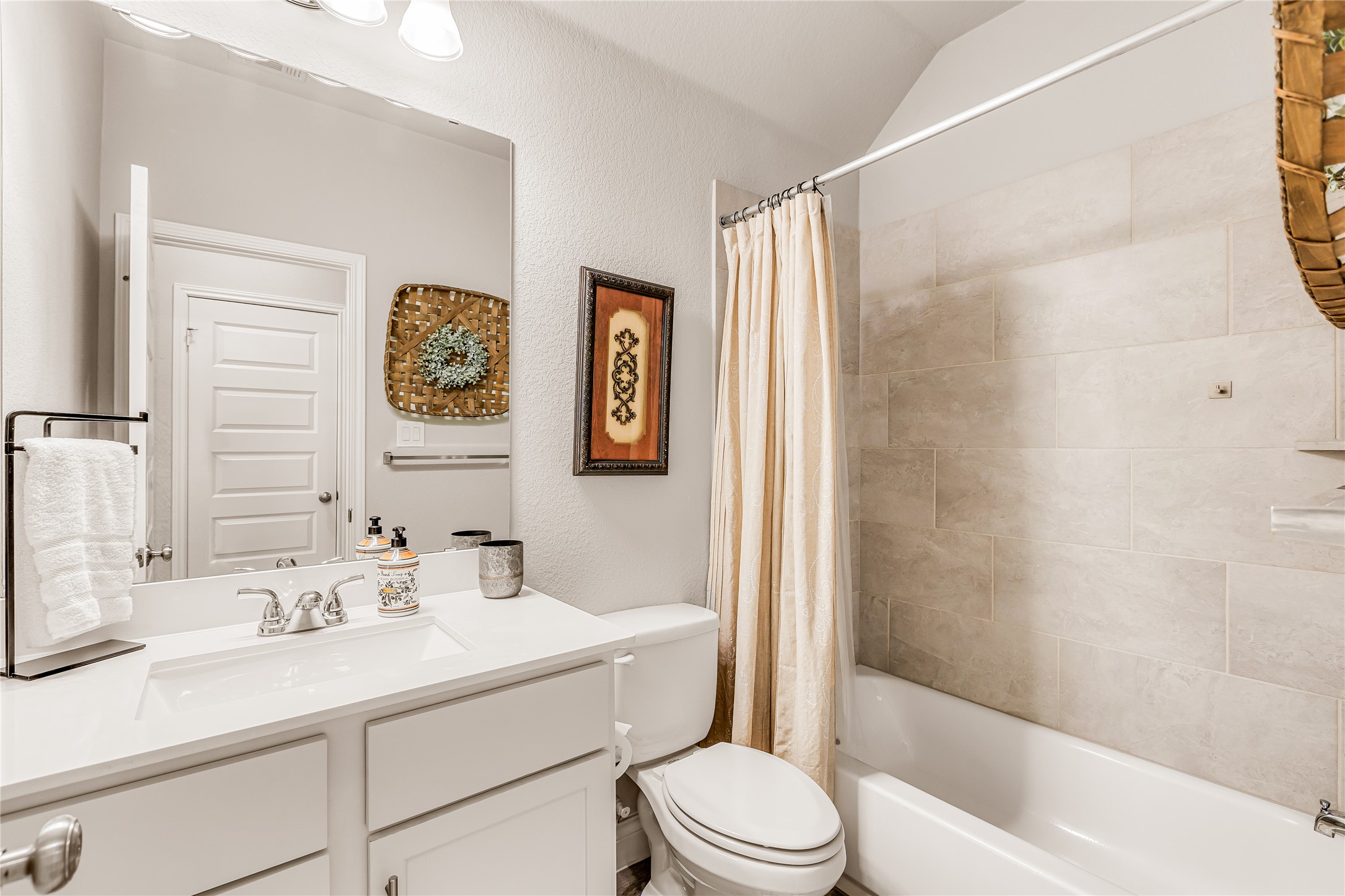 220 Freeman Loop Liberty Hill, TX 78642 - Photo 30 of 37 Full bath #2