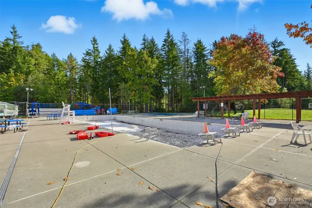 a view of a tennis court