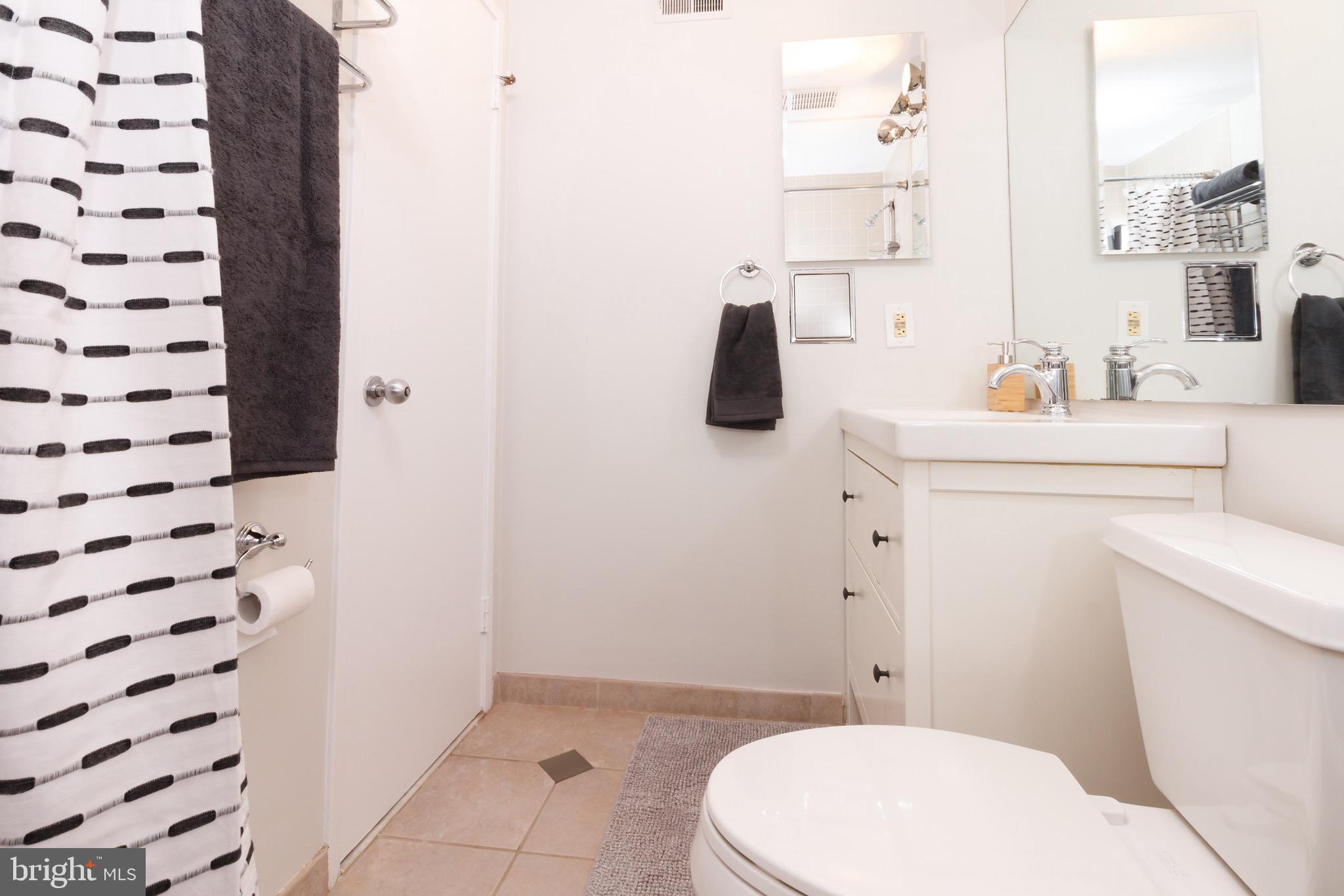 1810 Kalorama Road Northwest, Unit A2 Washington, DC 20009 - Photo 14 of 22 Master bedroom bathroom