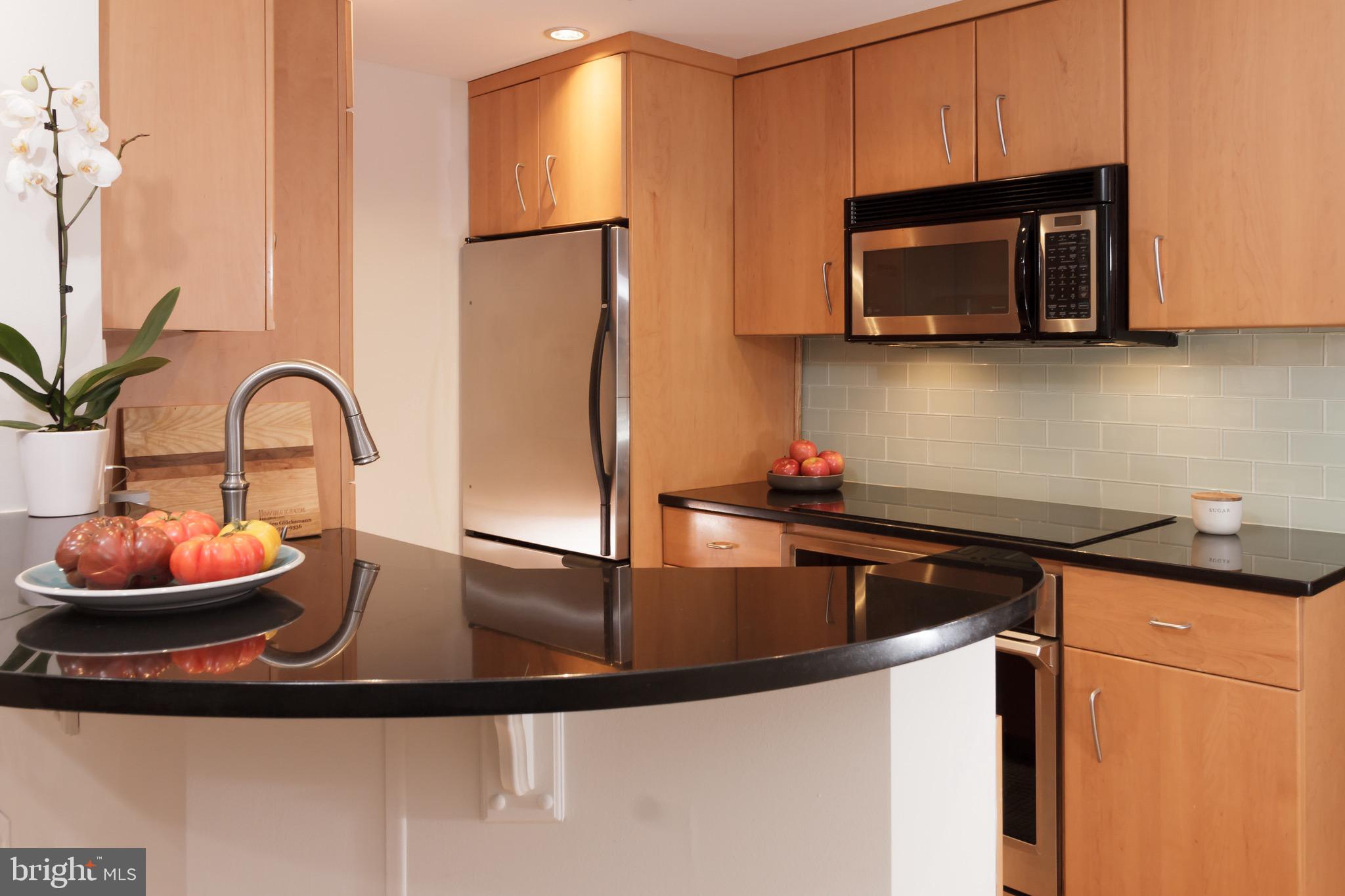 1810 Kalorama Road Northwest, Unit A2 Washington, DC 20009 - Photo 8 of 22 Counter with eating space