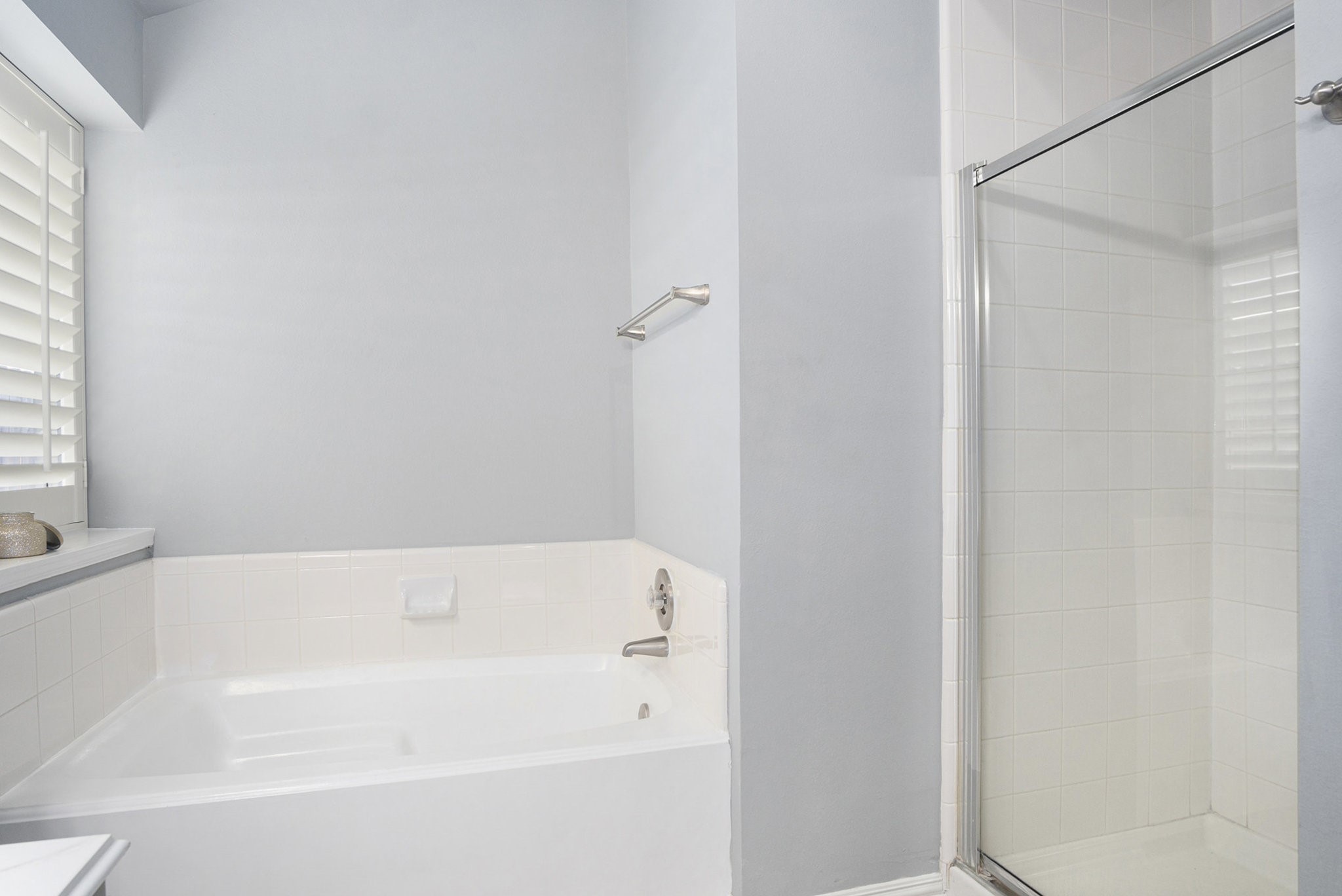 3315 Mourning Dove Drive Spring, TX 77388 - Photo 33 of 44 a bathroom with a bathtub