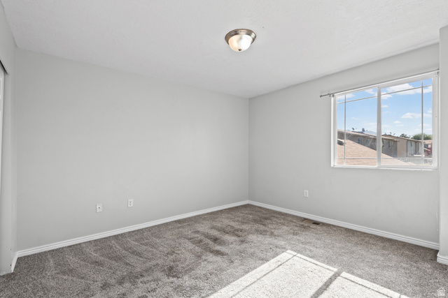 652 West 800 North, Unit 45 Clinton, UT 84015 - Photo 13 of 17 Neutral gray wall paint and clean gray carpeting