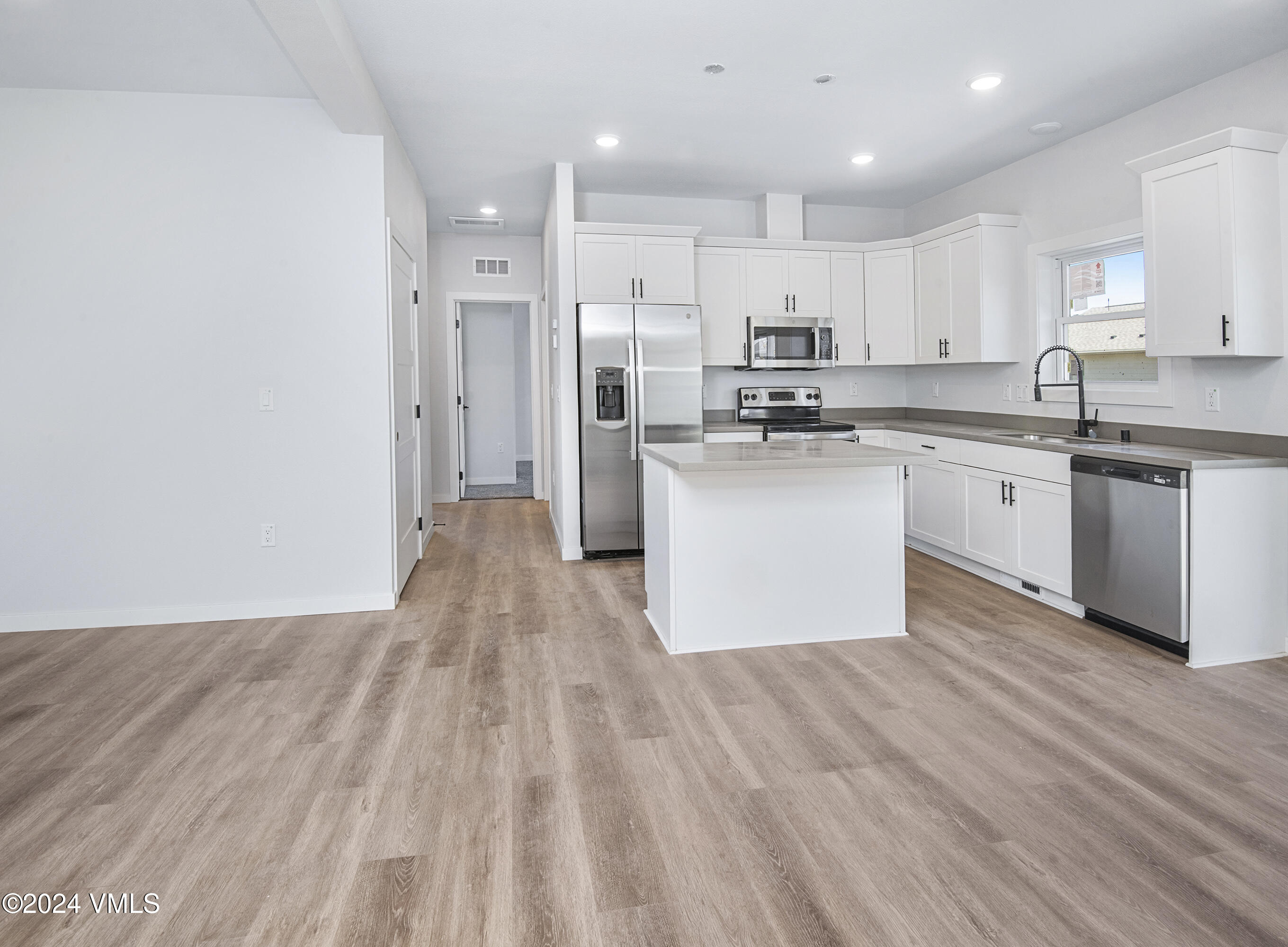 470 Blackhawk Road Gypsum, CO 81637 - Photo 6 of 42 335-Blackhawk-Rd-Web_07