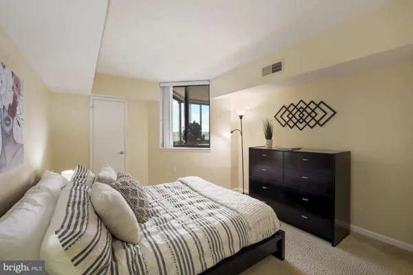 $2,700 | 1001 North Randolph Street, Unit 905, Arlington, VA 22201