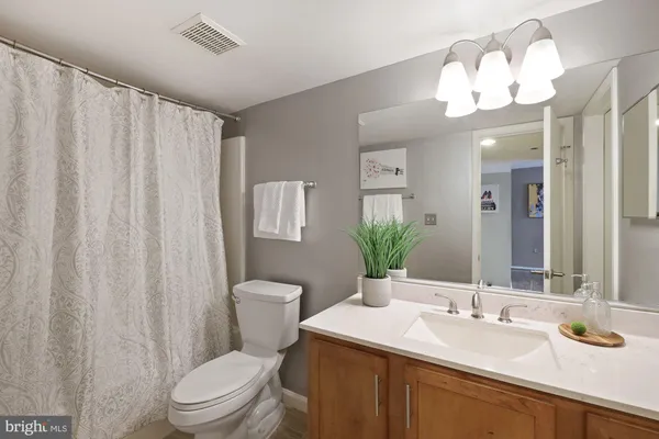 $2,700 | 1001 North Randolph Street, Unit 905, Arlington, VA 22201