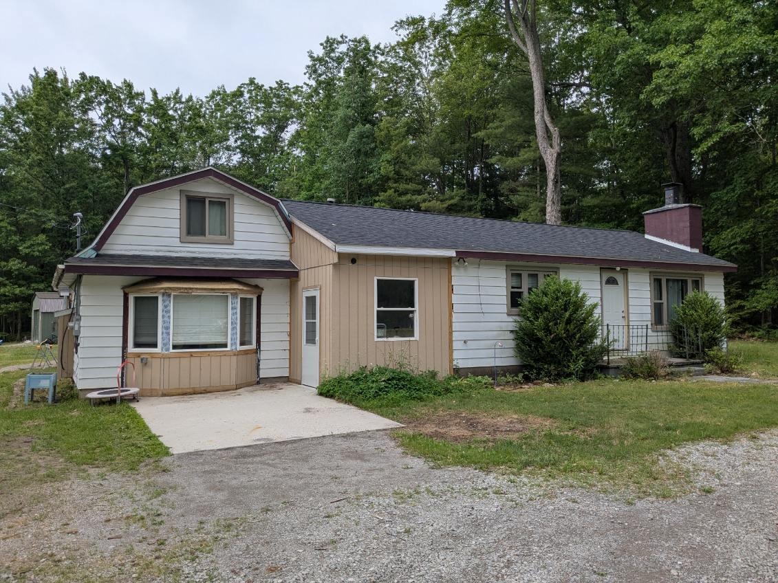 8331 Long Lake Road Hale, MI 48739 - Photo 1 of 24 1947580-1492b05f-e30c-4c03-8f19-475036f6d4f6.JPG