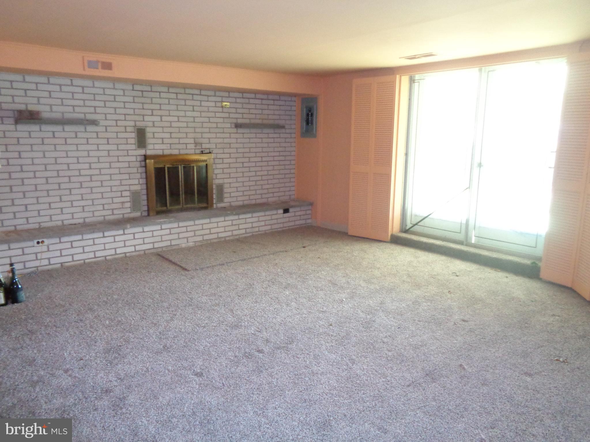646 Colebrook Road Philadelphia, PA 19115 - Photo 3 of 6 Gallery Image 3