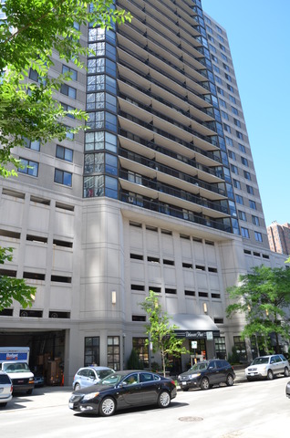 33 West Delaware Place, Unit 13A Chicago, IL 60610 - Photo 2 of 10 a front view of a building with street view