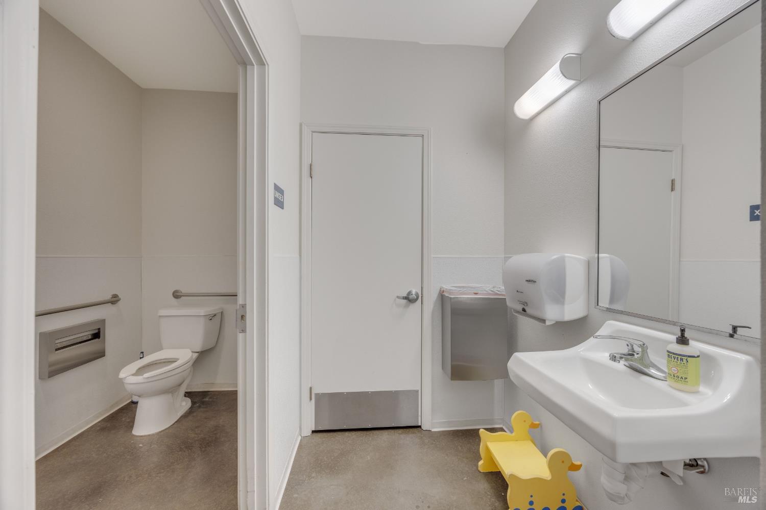 455 Sequoia Lane Sebastopol, CA 95472 - Photo 39 of 47 Common House - bathroom