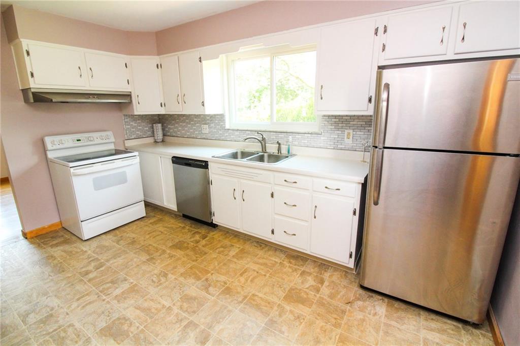 5269 West Windhaven Road Pittsburgh, PA 15205 - Photo 5 of 18 Fully equipped kitchen with newly done tile backsplash!