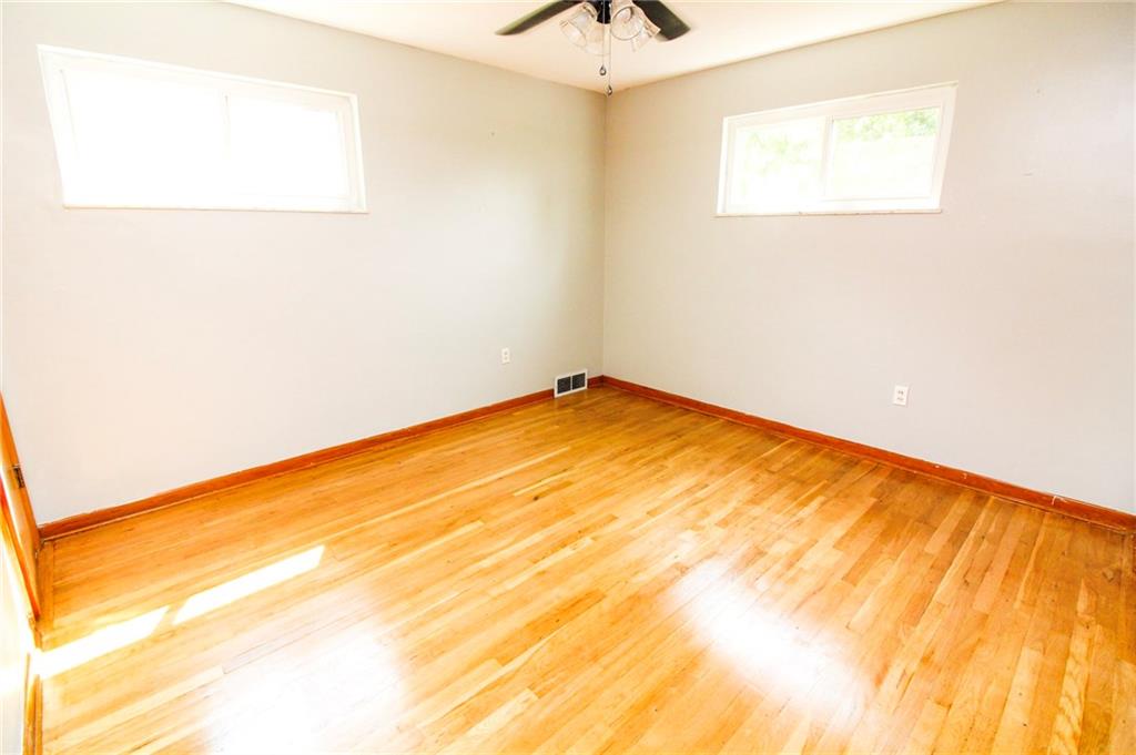 5269 West Windhaven Road Pittsburgh, PA 15205 - Photo 6 of 18 First floor master!