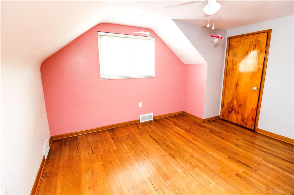 5269 West Windhaven Road Pittsburgh, PA 15205 - Photo 9 of 18 3rd bedroom