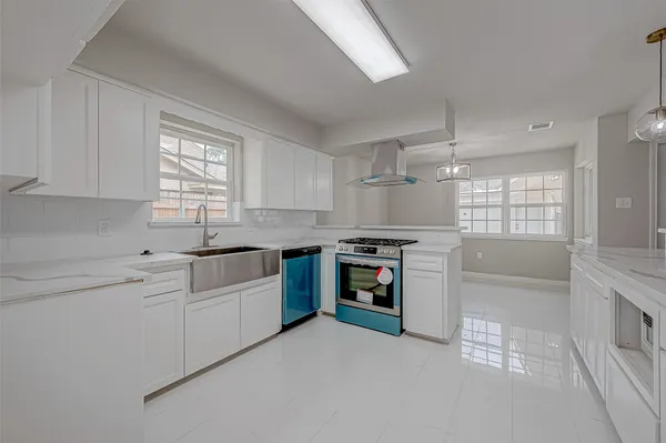 $3,500 | 5622 Valkeith Drive, Houston, TX 77096