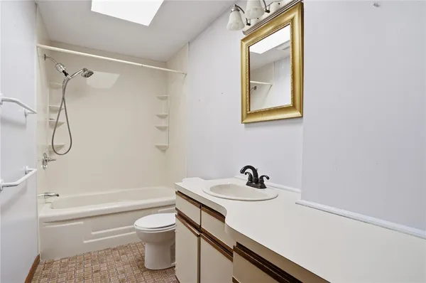 $259,900 | 53 Kristee Circle, West Warwick, RI 02893