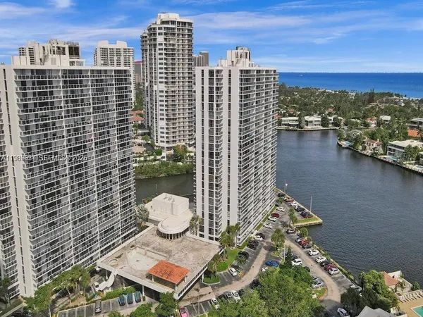 $2,800 | 20515 East Country Club Drive, Unit 246, Aventura, FL 33180