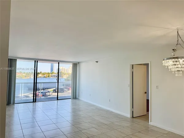 $2,800 | 20515 East Country Club Drive, Unit 246, Aventura, FL 33180