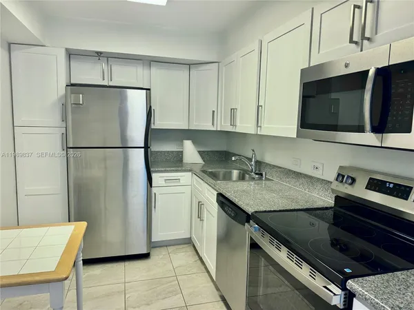 $2,800 | 20515 East Country Club Drive, Unit 246, Aventura, FL 33180