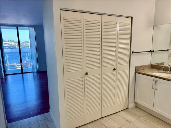 $2,800 | 20515 East Country Club Drive, Unit 246, Aventura, FL 33180