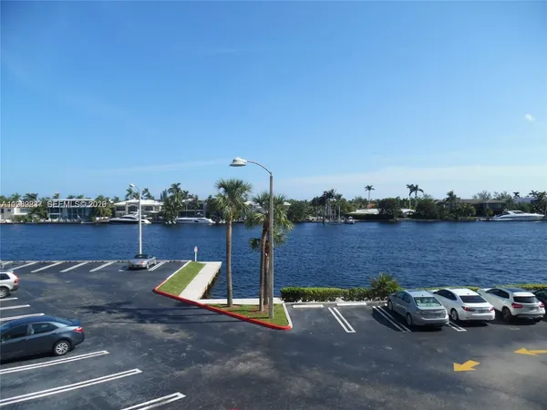 $2,800 | 20515 East Country Club Drive, Unit 246, Aventura, FL 33180