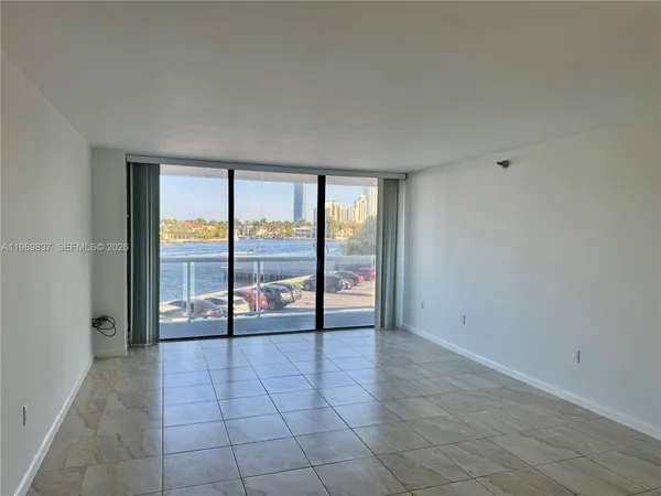 $2,800 | 20515 East Country Club Drive, Unit 246, Aventura, FL 33180