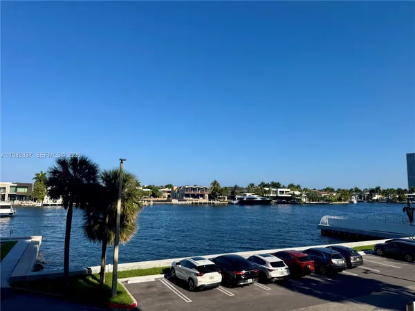 $2,800 | 20515 East Country Club Drive, Unit 246, Aventura, FL 33180