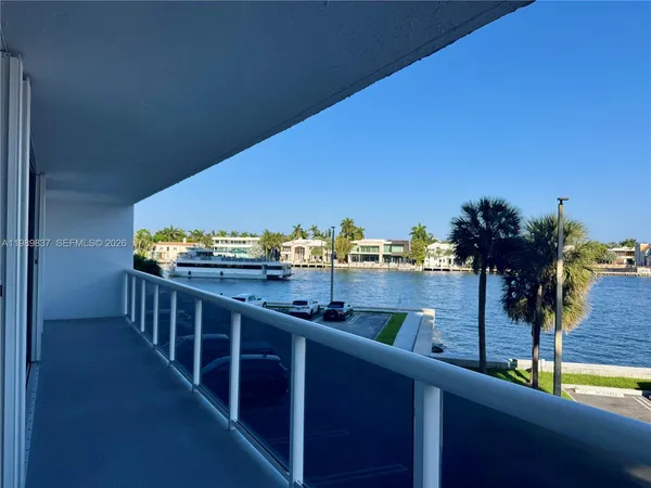 $2,800 | 20515 East Country Club Drive, Unit 246, Aventura, FL 33180