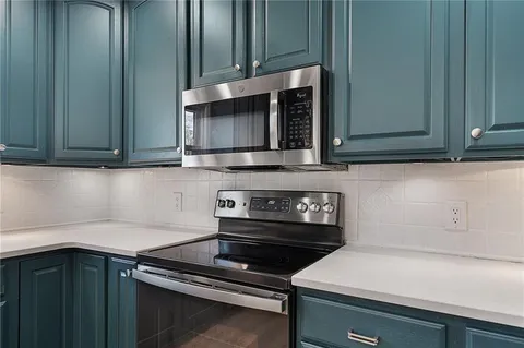 $425,000 | 8902 Mastin Street, Overland Park, KS 66212