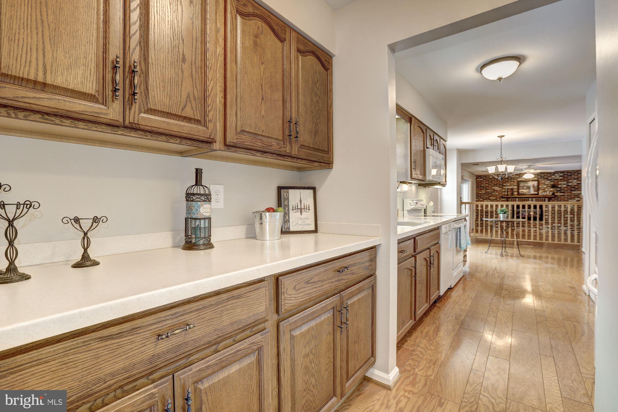 4413 Rendale Court Olney, MD 20832 - Photo 14 of 62 Spacious Butlers Pantry
