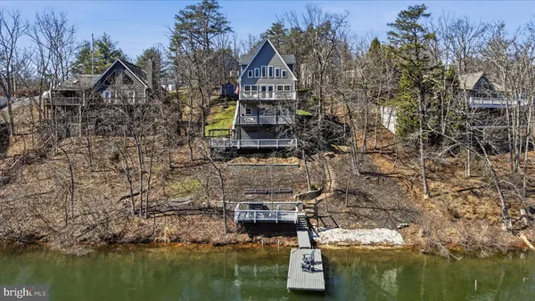 $769,900 | 1239 Lakeview Drive, Cross Junction, VA 22625