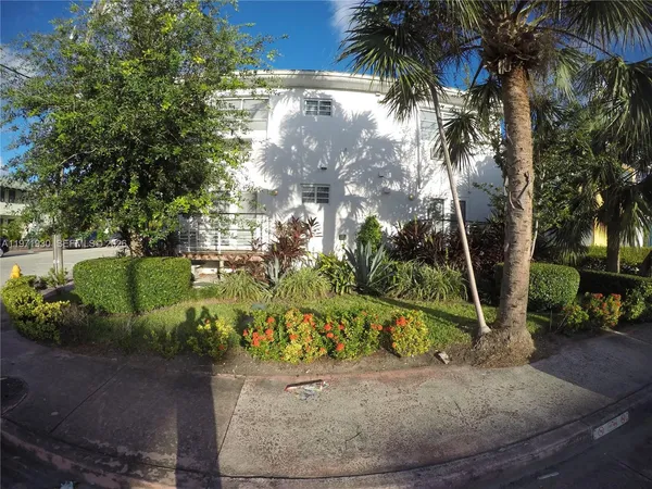 $1,850 | 540 74th Street, Unit 10, Miami Beach, FL 33141