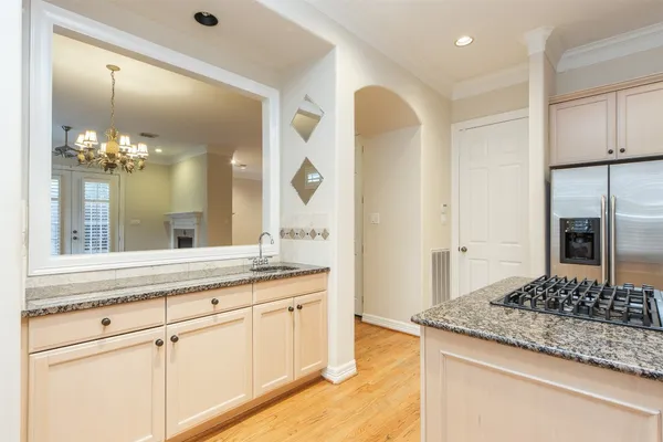 $3,200 | 6318 Elm Court, Bellaire, TX 77401