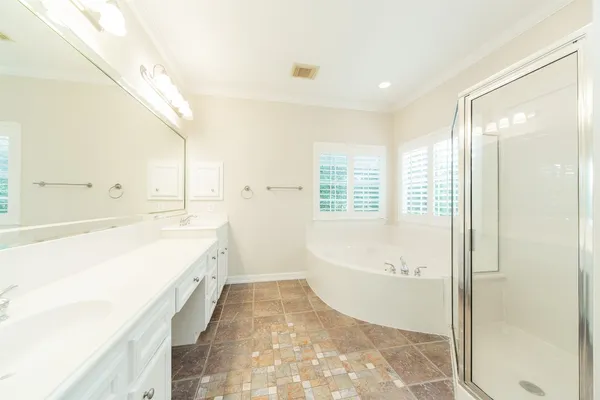 $3,200 | 6318 Elm Court, Bellaire, TX 77401