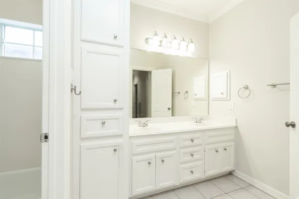 $3,200 | 6318 Elm Court, Bellaire, TX 77401