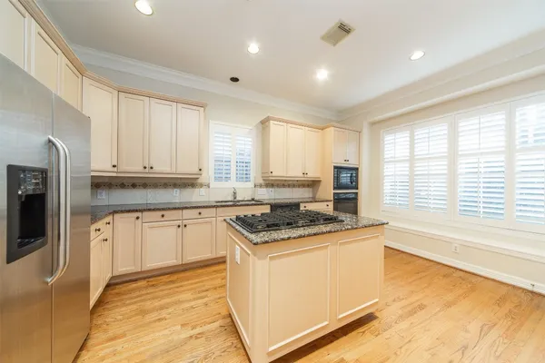 $3,200 | 6318 Elm Court, Bellaire, TX 77401