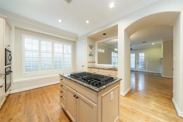 $3,200 | 6318 Elm Court, Bellaire, TX 77401