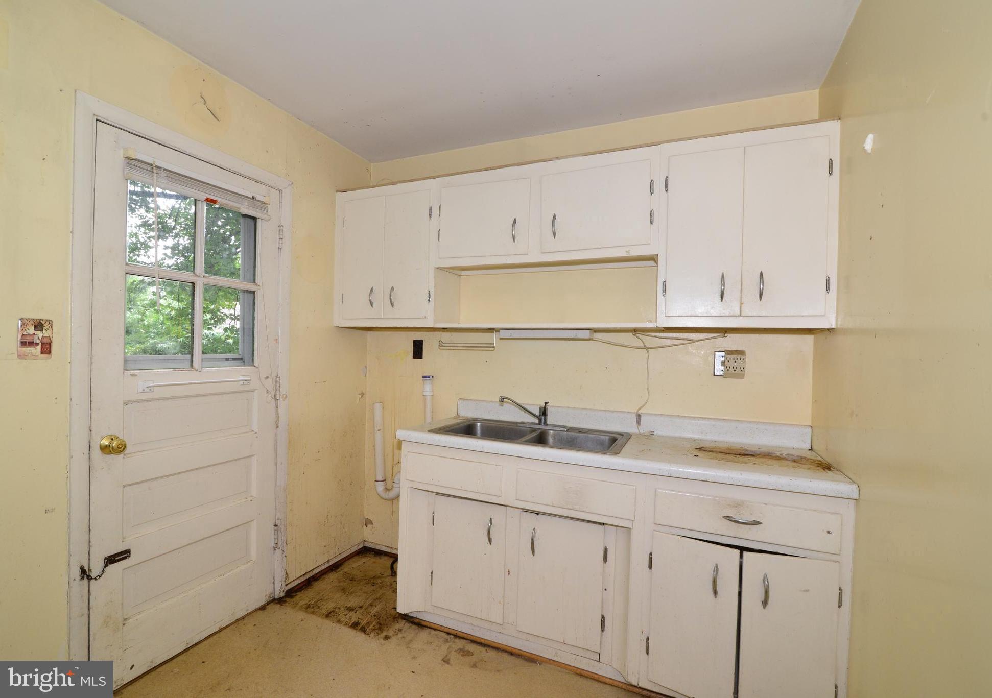 1808 Anderson Road Falls Church, VA 22043 - Photo 7 of 15 Kitchen