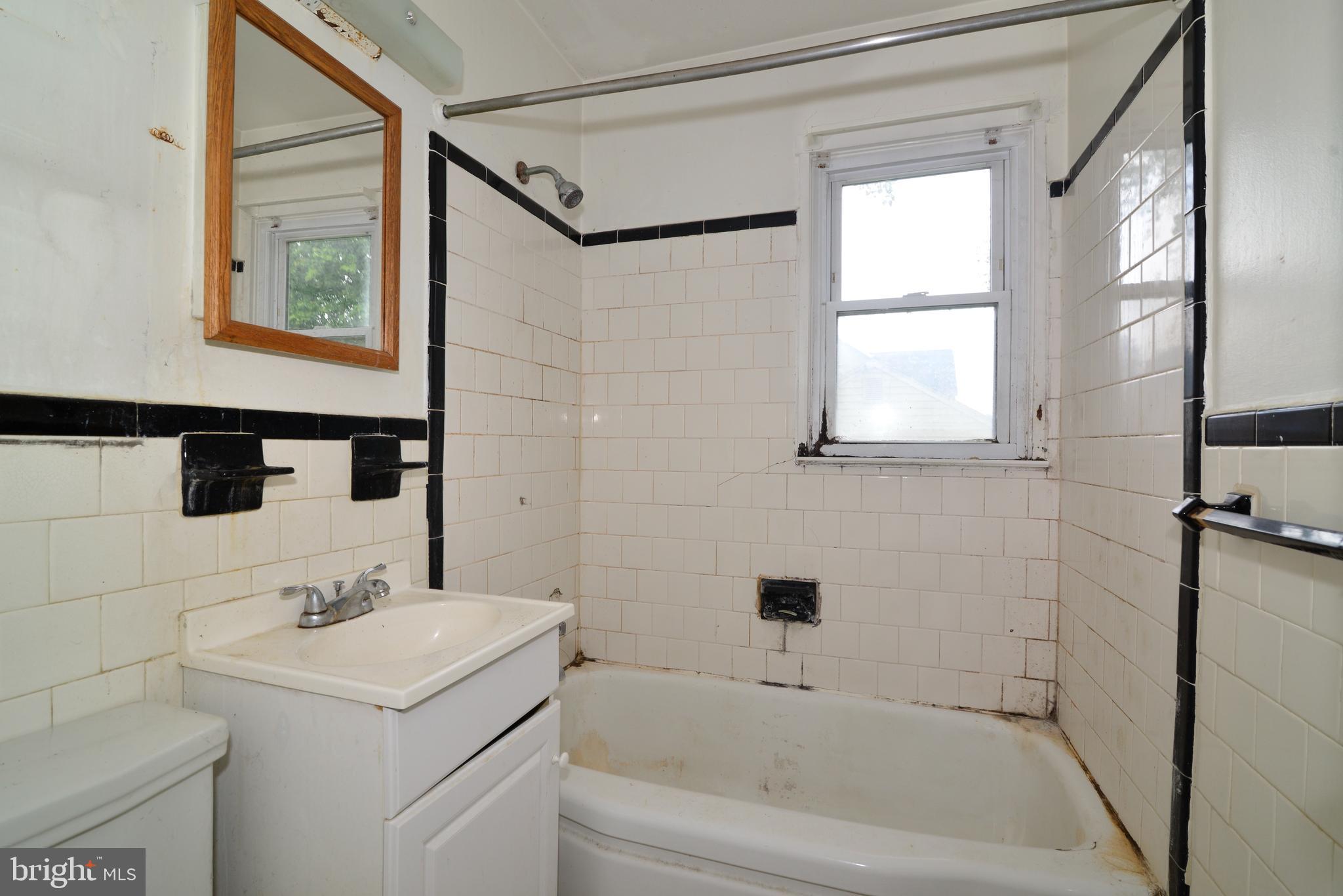 1808 Anderson Road Falls Church, VA 22043 - Photo 9 of 15 Full Bathroom