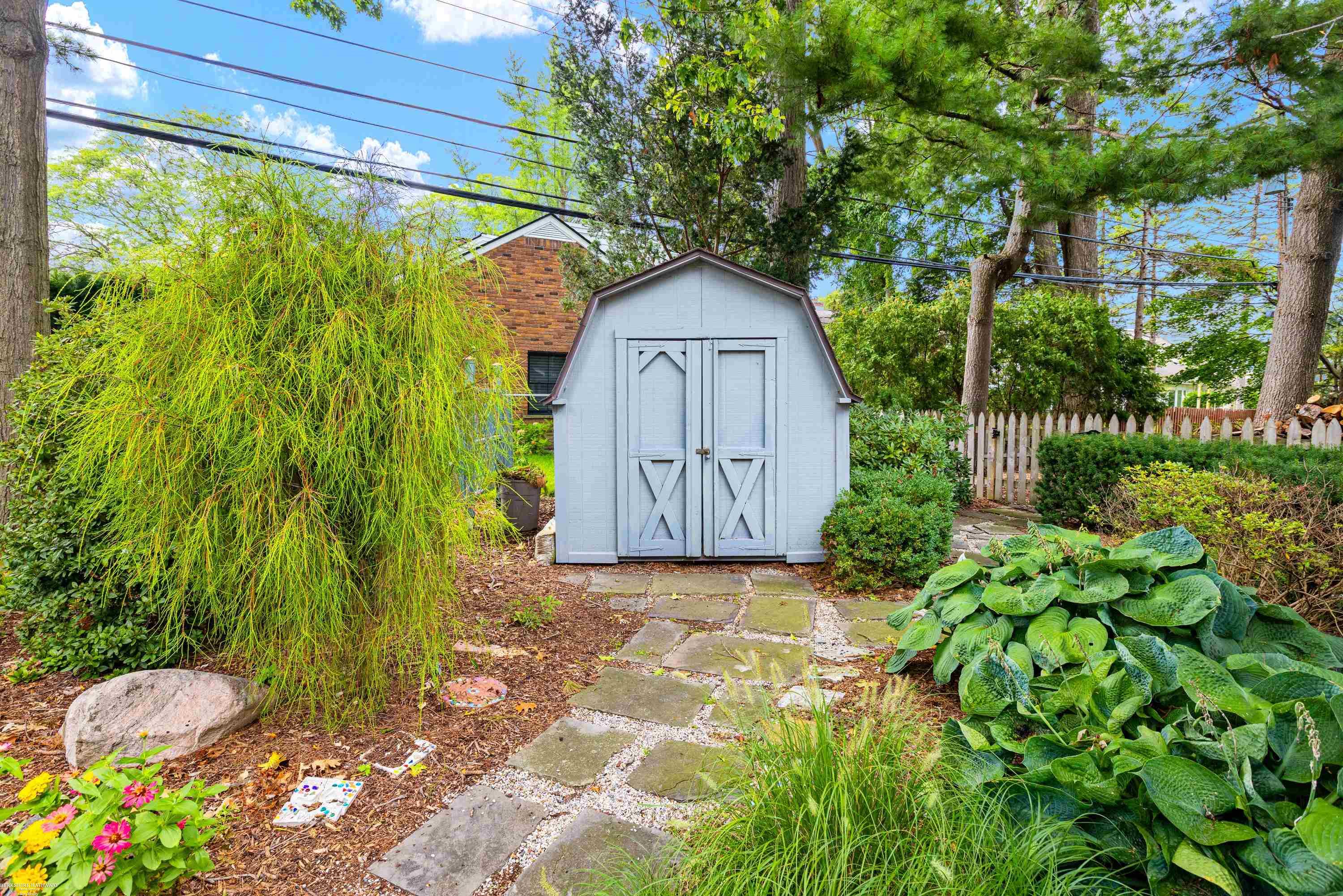 92 Deeplands Road Grosse Pointe, MI 48236 - Photo 75 of 75 50121634-74.JPG