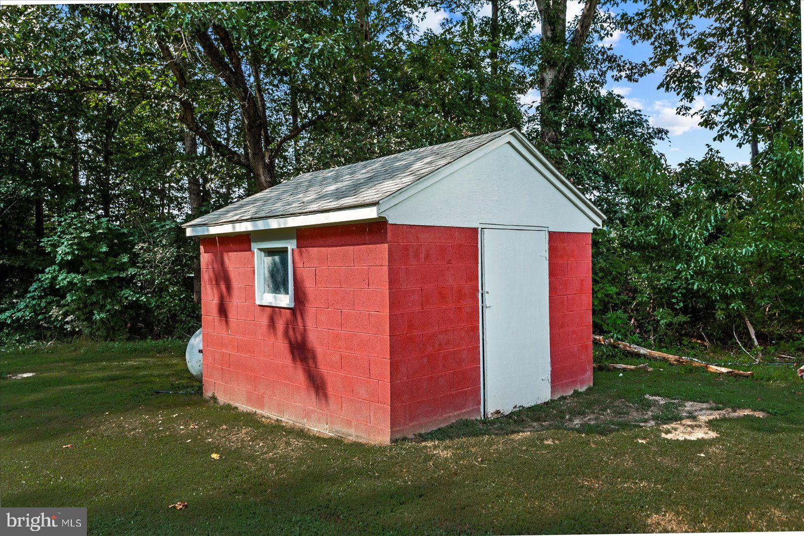 2931 Vawter Corner Road Louisa, VA 23093 - Photo 30 of 47 a backyard of a house with lots of green space