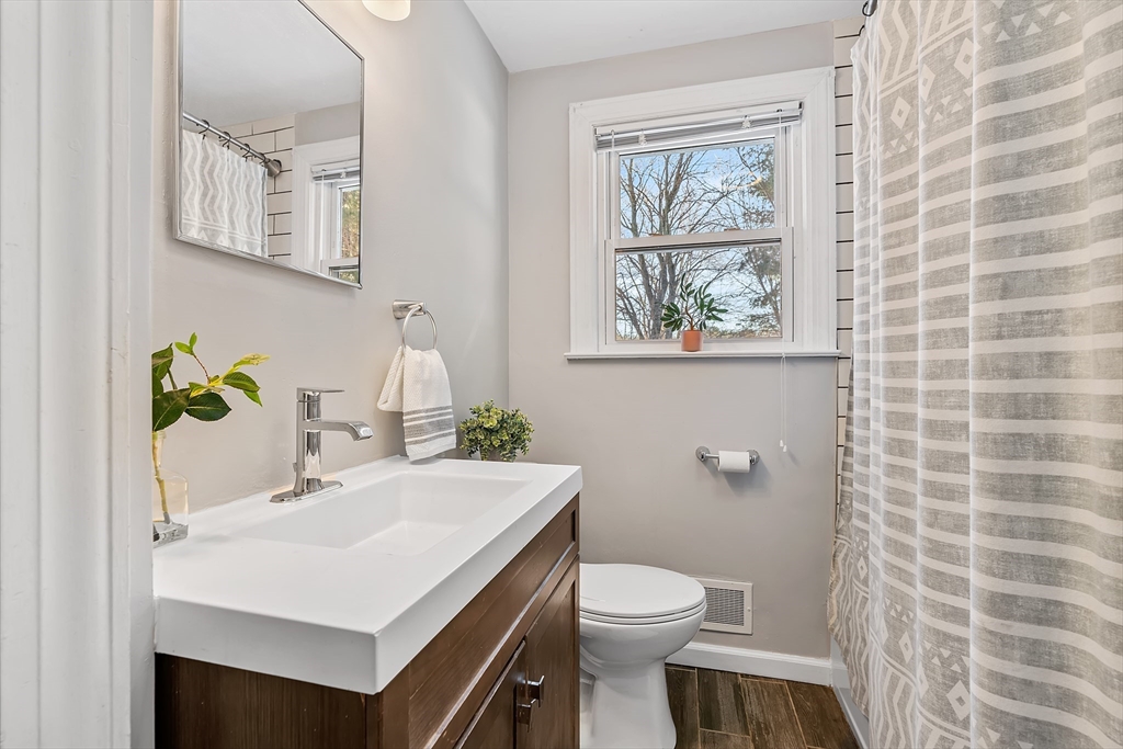 35 Gleason Street Framingham, MA 01701 - Photo 12 of 17