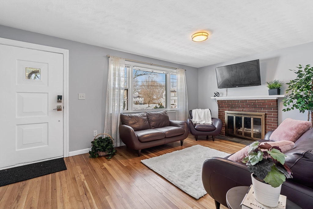 35 Gleason Street Framingham, MA 01701 - Photo 3 of 17