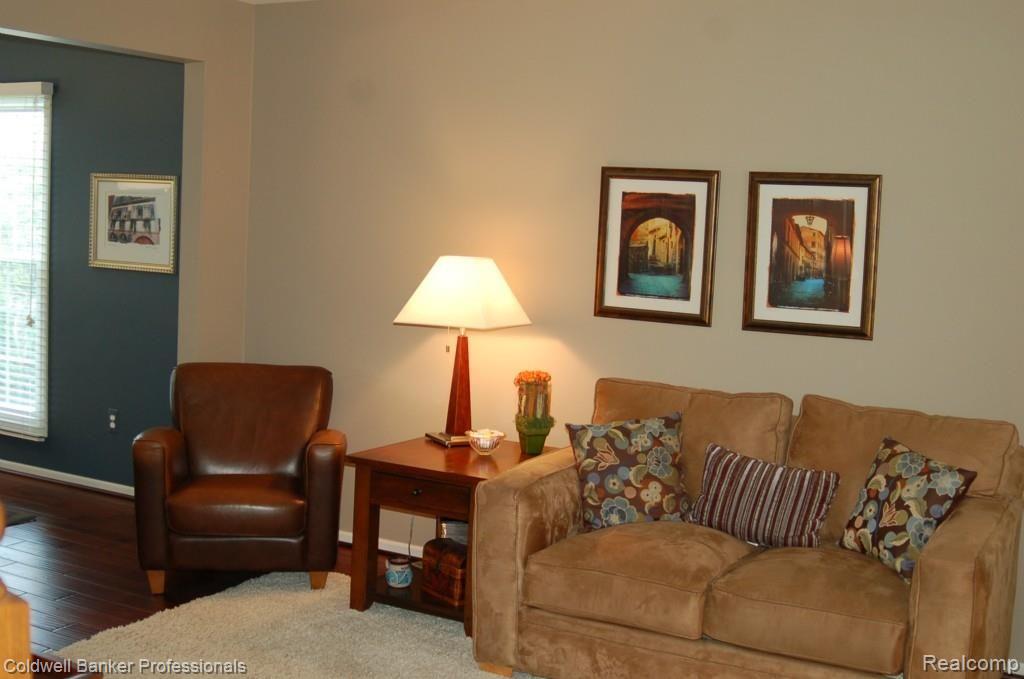 1010 Pointe Pl Boulevard Rochester, MI 48307 - Photo 7 of 33 034.jpg