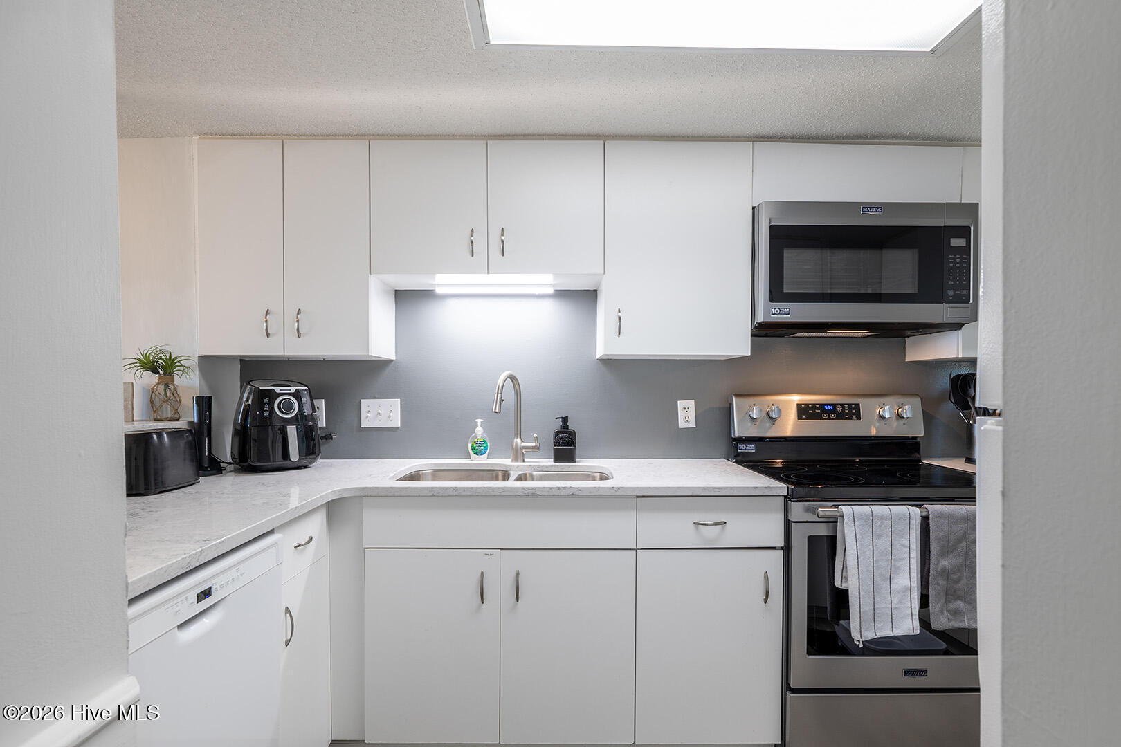 8801 Reed Drive, Unit 115W Emerald Isle, NC 28594 - Photo 4 of 30 Kitchen