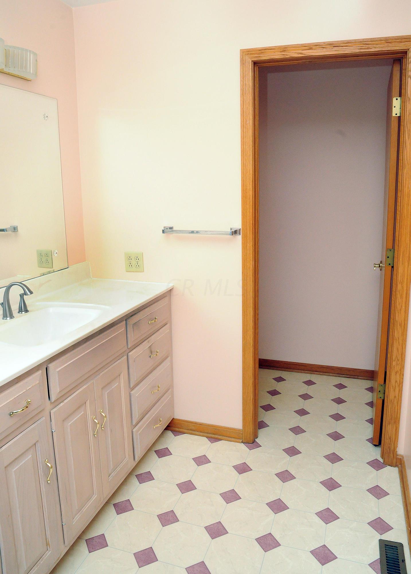 8800 Clinton Road Cambridge, OH 43725 - Photo 34 of 63