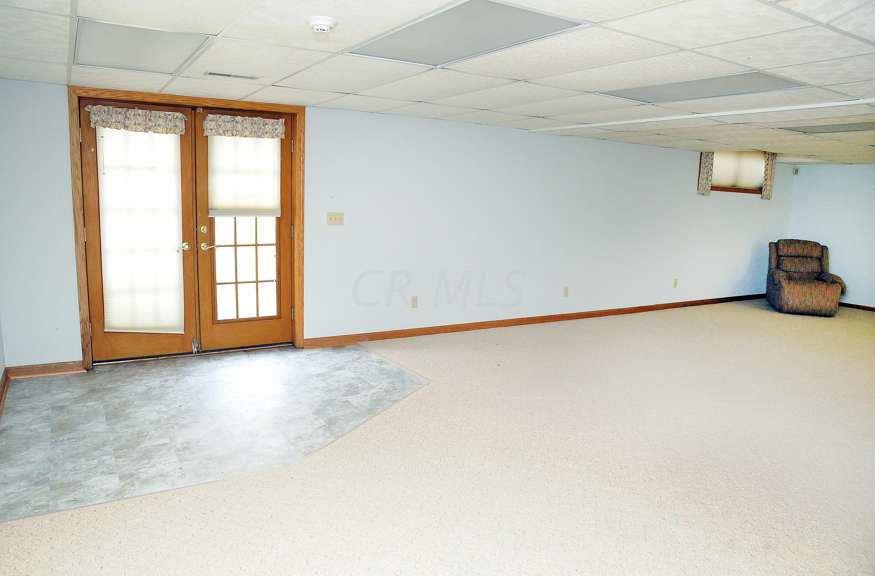 8800 Clinton Road Cambridge, OH 43725 - Photo 46 of 63