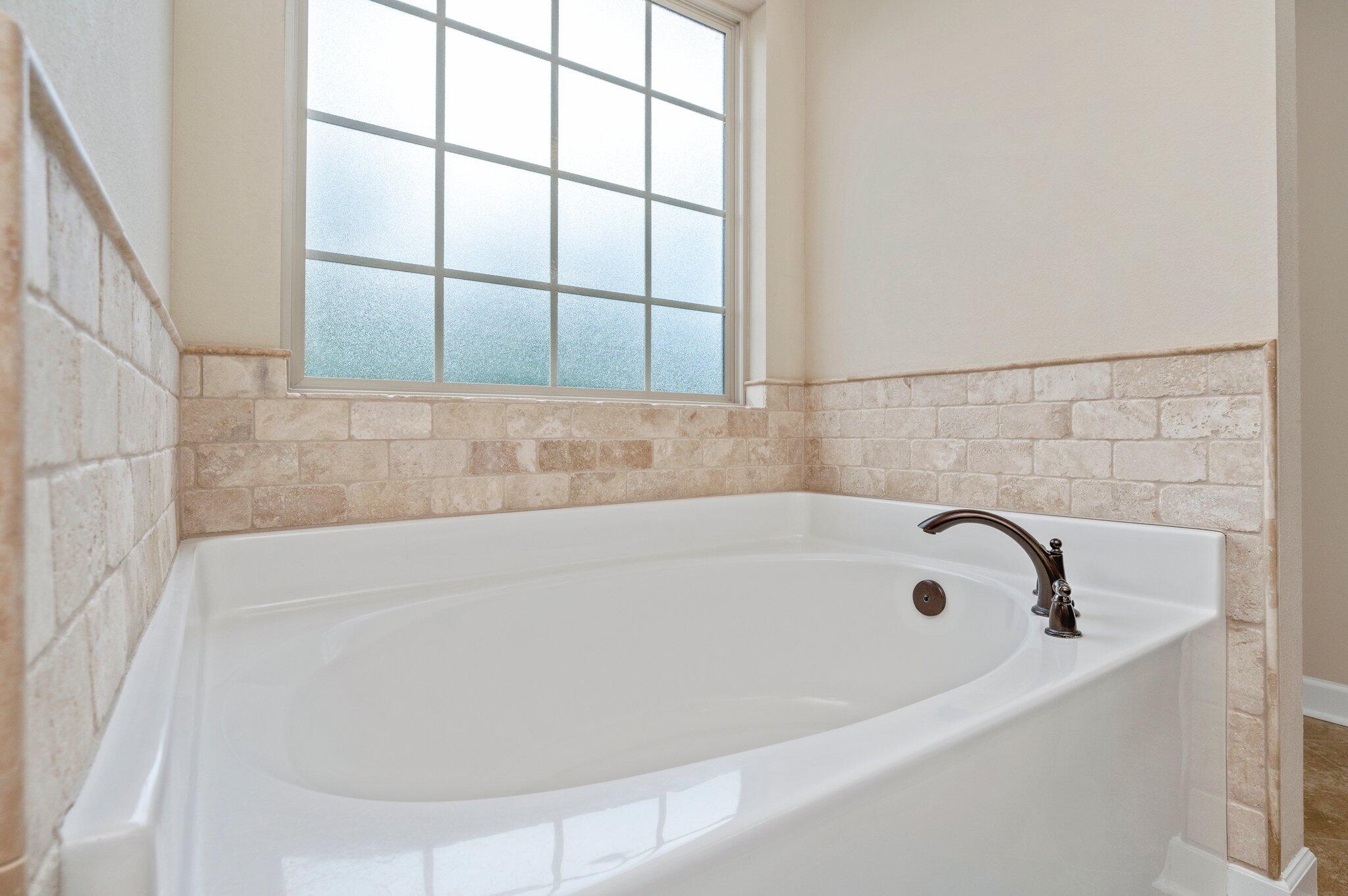 4558 Hermosa Road Crestview, FL 32539 - Photo 30 of 48 a bathroom with a bathtub