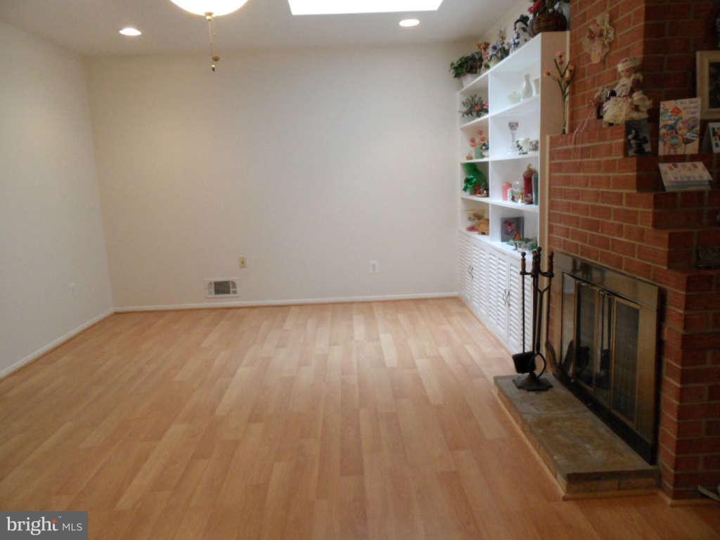 5300 Inverchapel Road Springfield, VA 22151 - Photo 17 of 24 Living Room