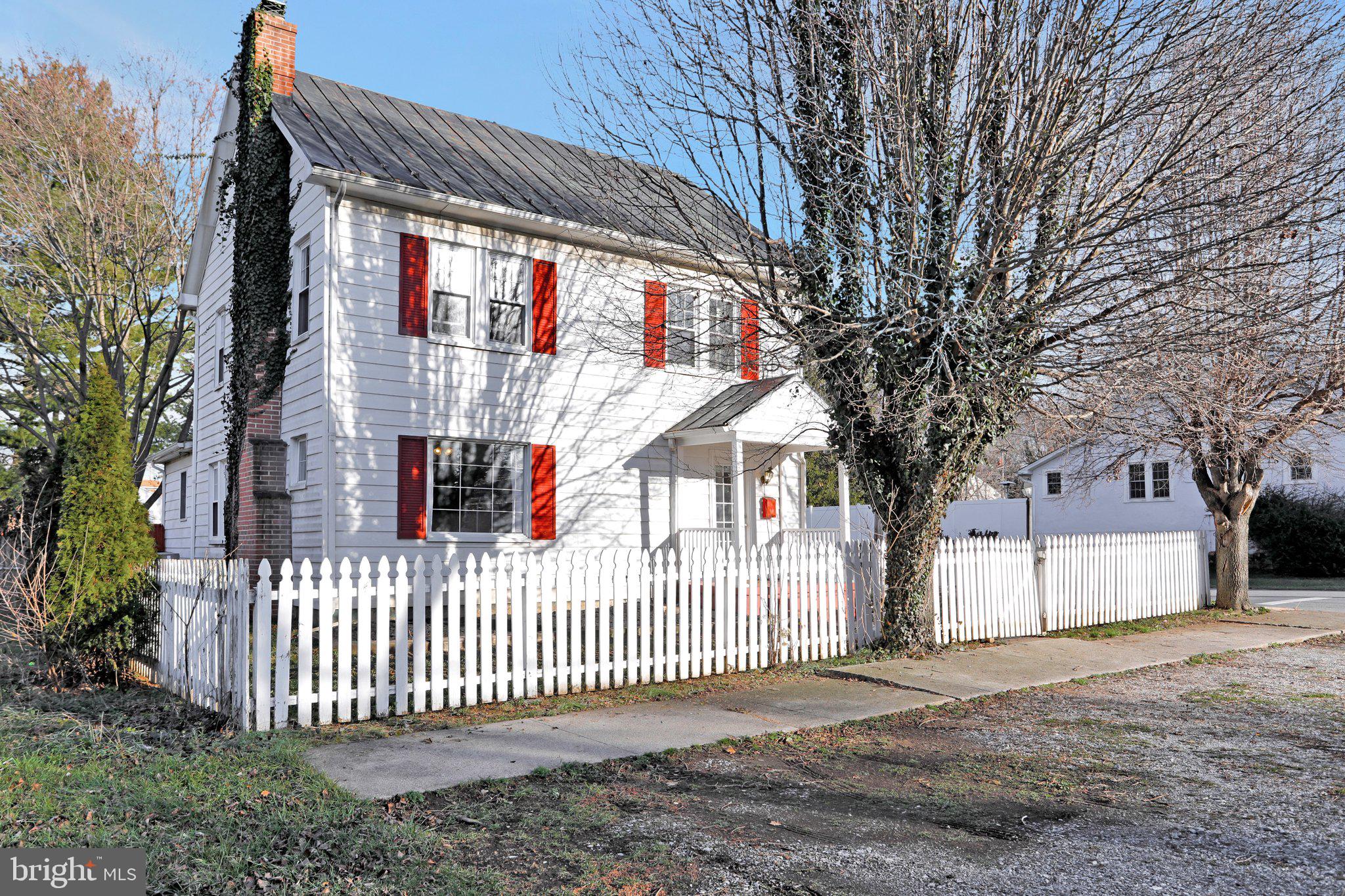 401 North Preston Street Ranson, WV 25438 - Photo 2 of 50 Even has the picket fence!