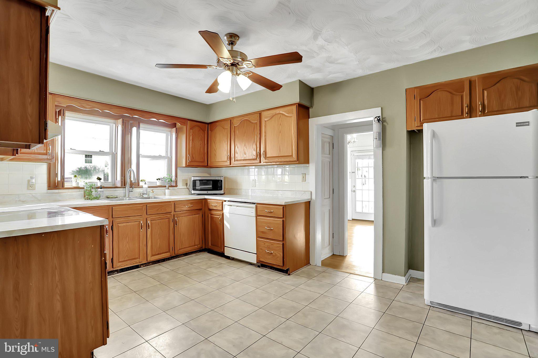 401 North Preston Street Ranson, WV 25438 - Photo 12 of 50 Big kitchen